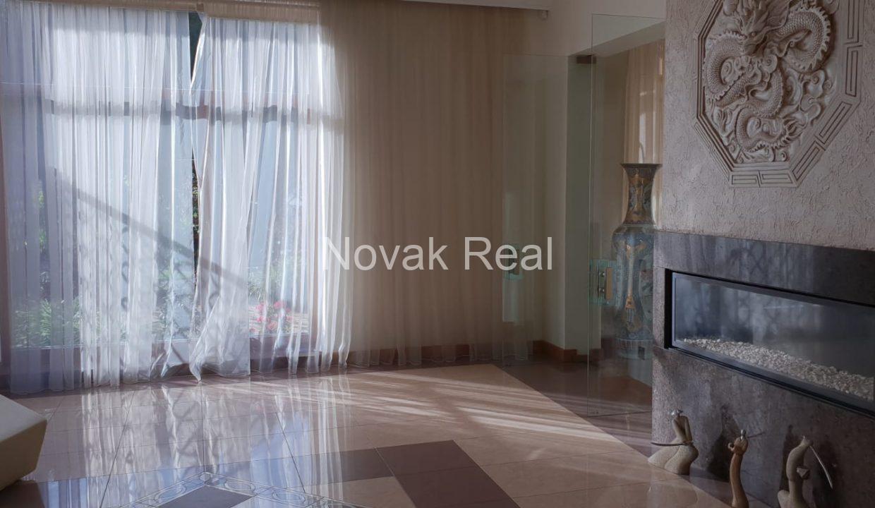 4C2B1876-7E10-43C8-A47C-5559D73499C3