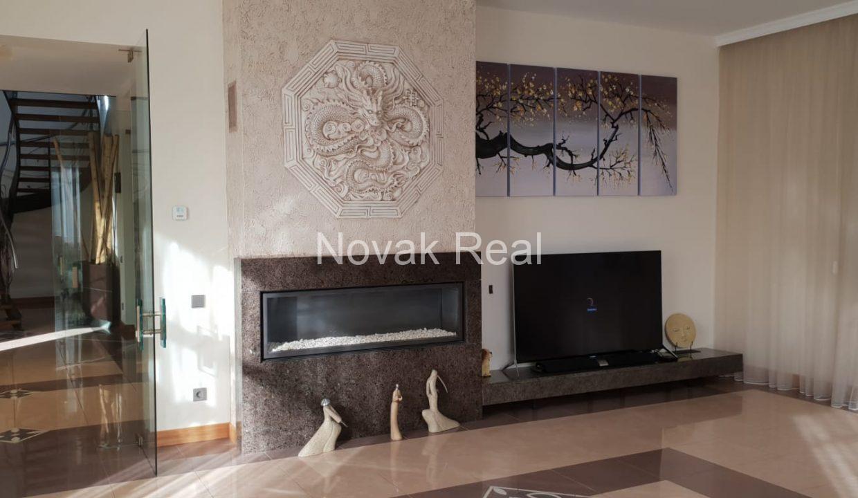 CC1AC868-0119-43B6-8B1D-C291B4807F0A