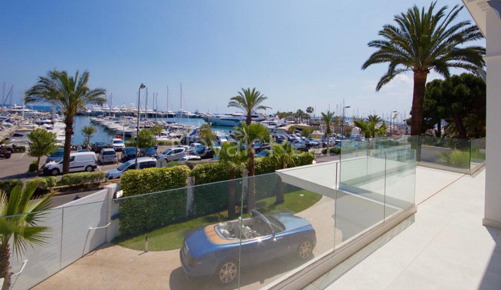 ART-DÉCO VILLA ON THE GOLFE JUAN HARBOR