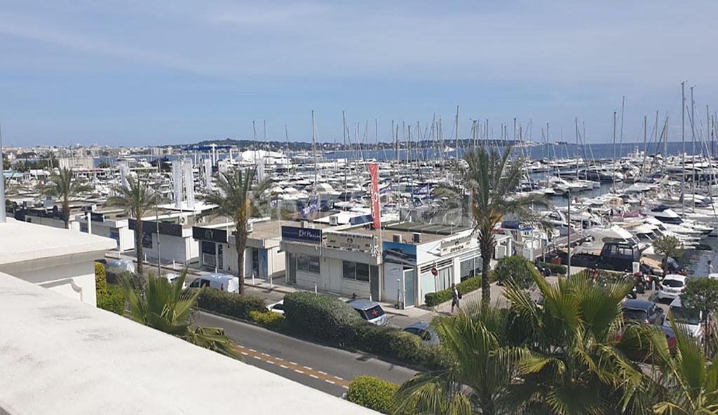 ART-DÉCO VILLA ON THE GOLFE JUAN HARBOR