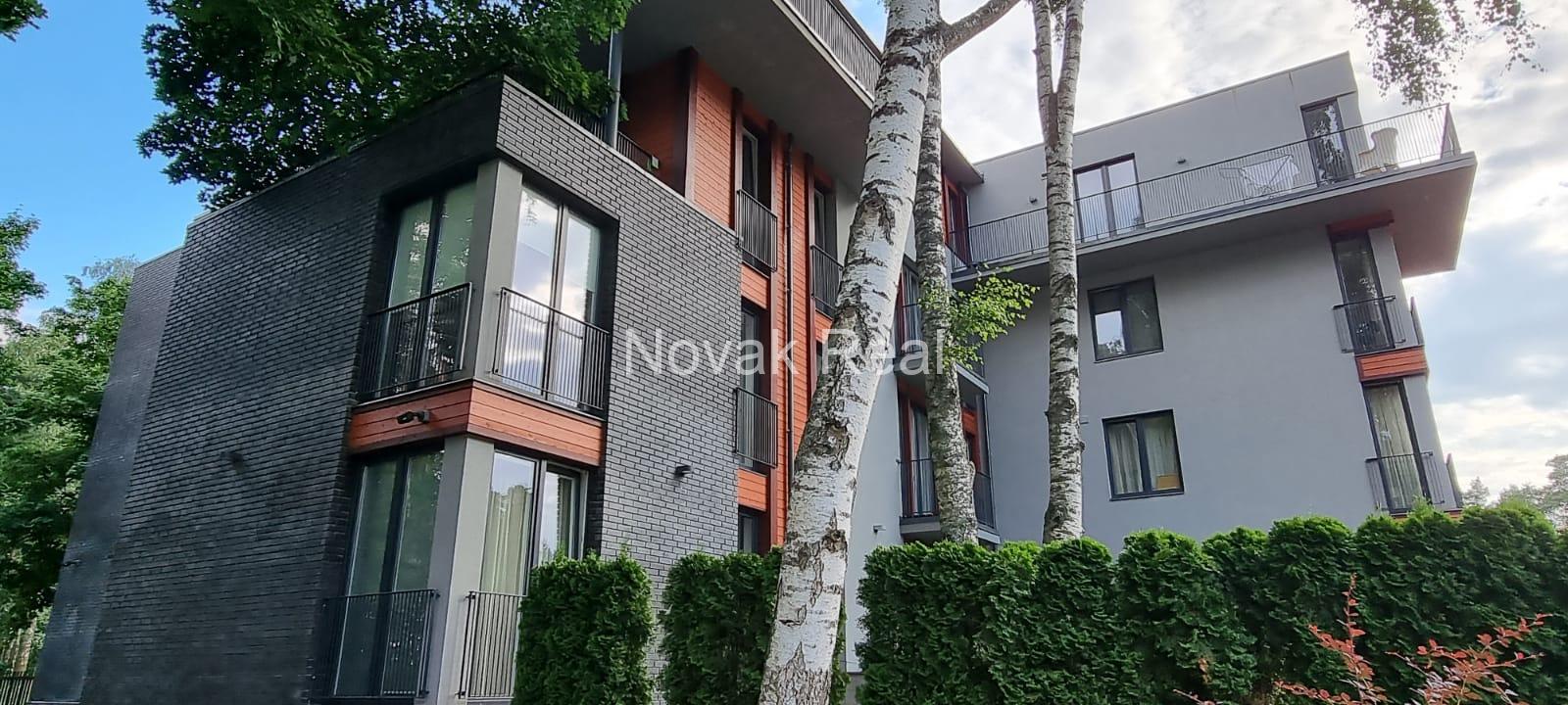 A cozy 4-room apartment with a lovely terrace overlooking a river is for rent