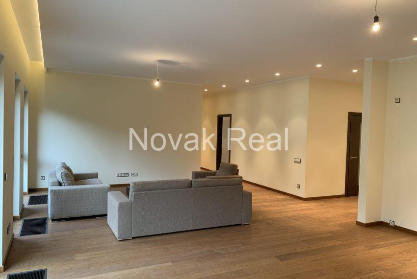 129ED5FB-E936-4FF9-99BC-81B645D86E68