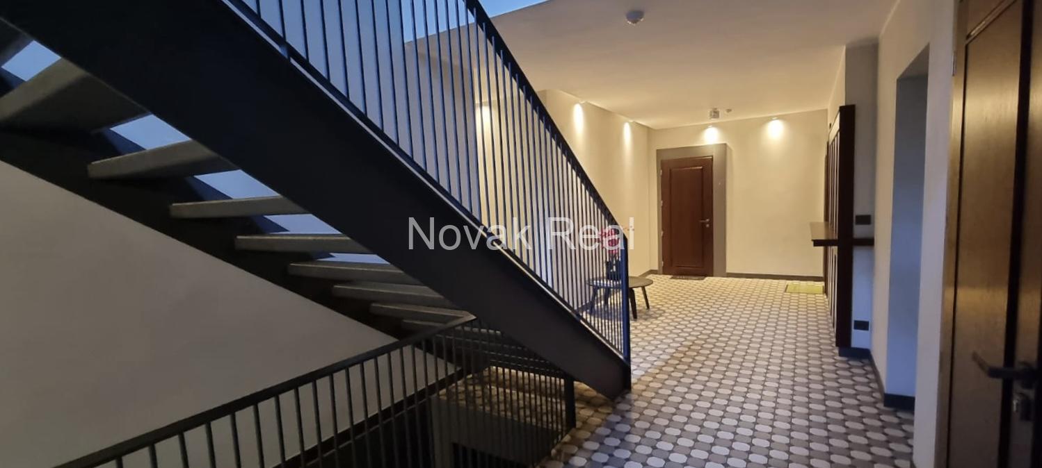 A cozy 4-room apartment with a lovely terrace overlooking a river is for rent