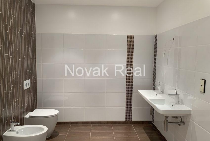 389CB430-E3AC-4558-B7BC-A78AF720CDE1