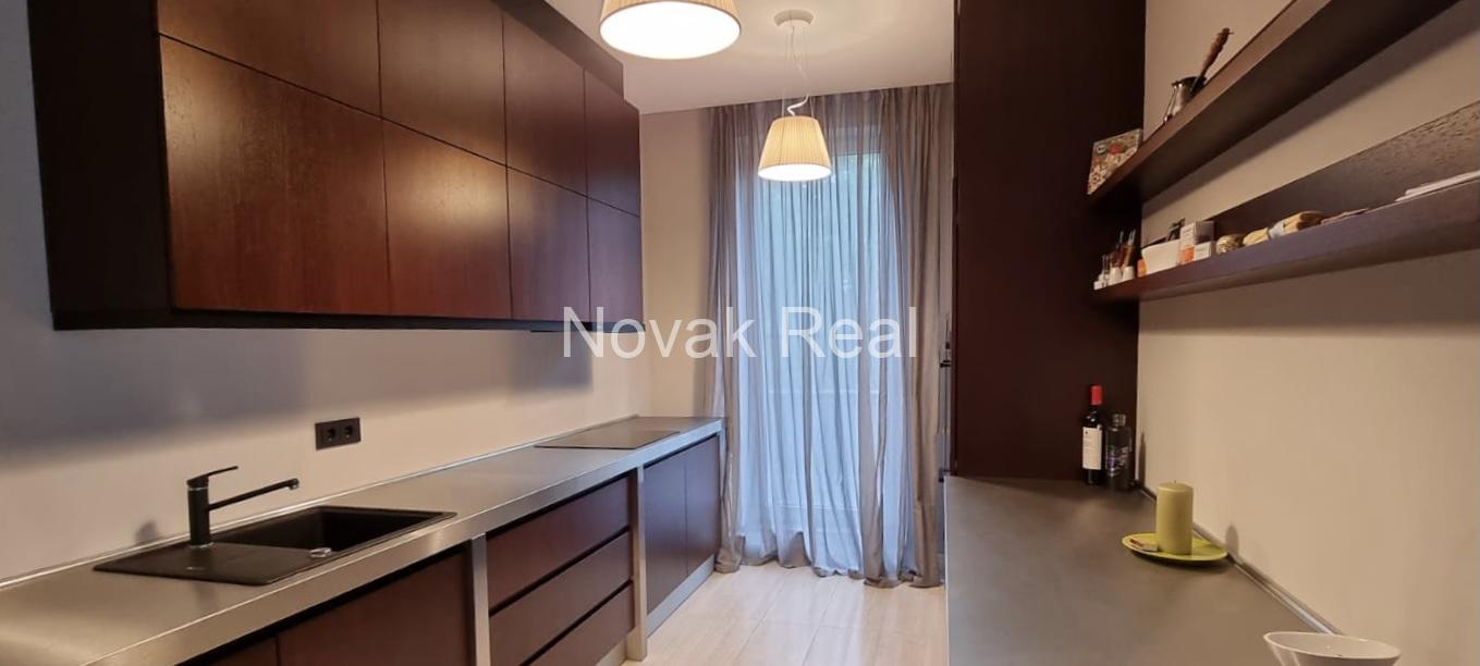 A cozy 4-room apartment with a lovely terrace overlooking a river is for rent