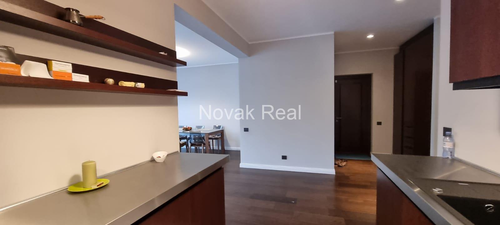 A cozy 4-room apartment with a lovely terrace overlooking a river is for rent