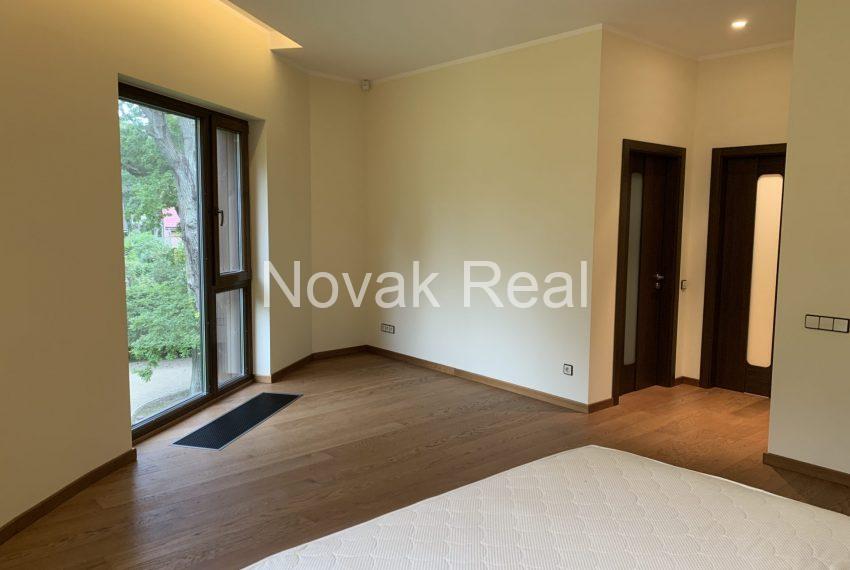 9F4BA19D-9196-4EC2-AD1C-DA18FE2976C1