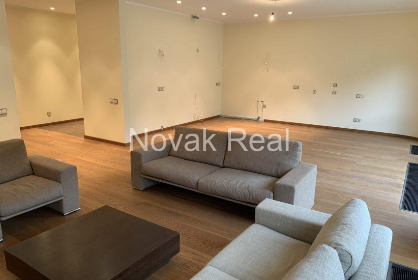 CDA7E363-4A7F-4A1A-94CD-4F464CC99C98