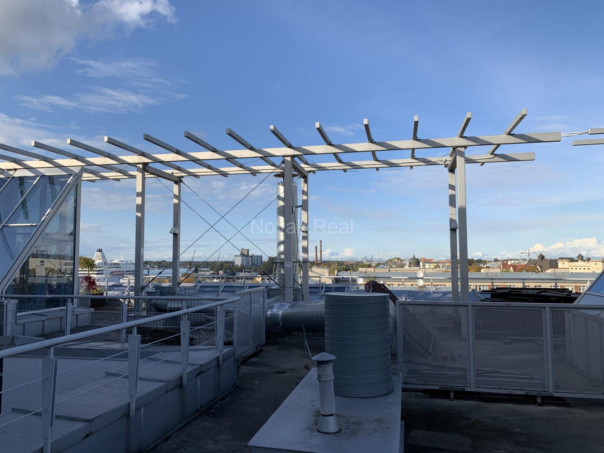 В жилом комплексе Centra Nams, c видом на реку, сдается уютная и светлая квартира