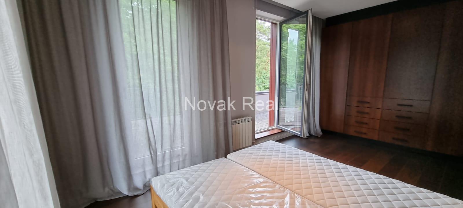 A cozy 4-room apartment with a lovely terrace overlooking a river is for rent