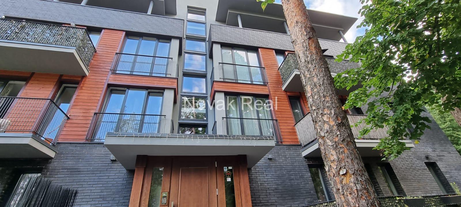A cozy 4-room apartment with a lovely terrace overlooking a river is for rent