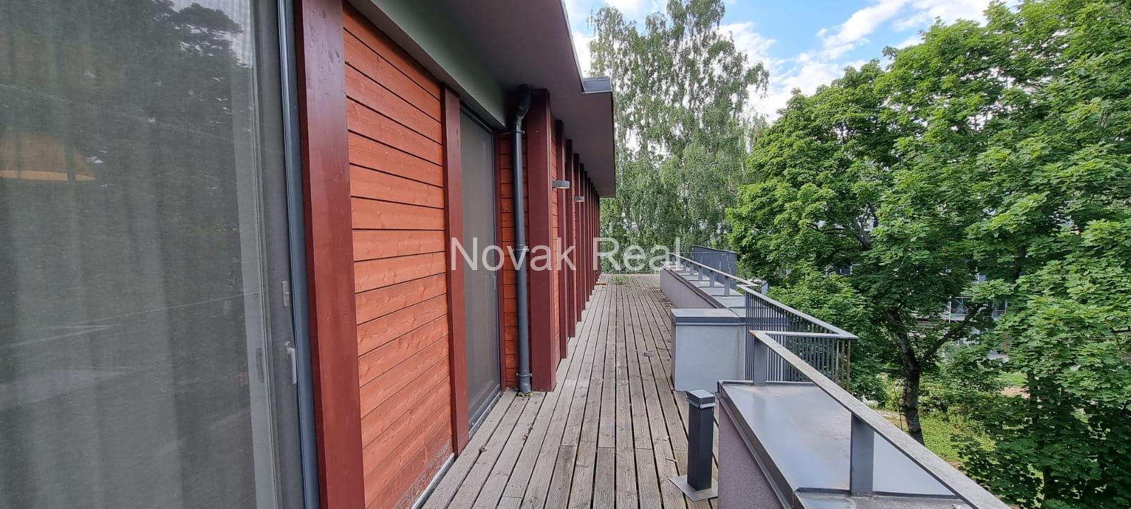 A cozy 4-room apartment with a lovely terrace overlooking a river is for rent