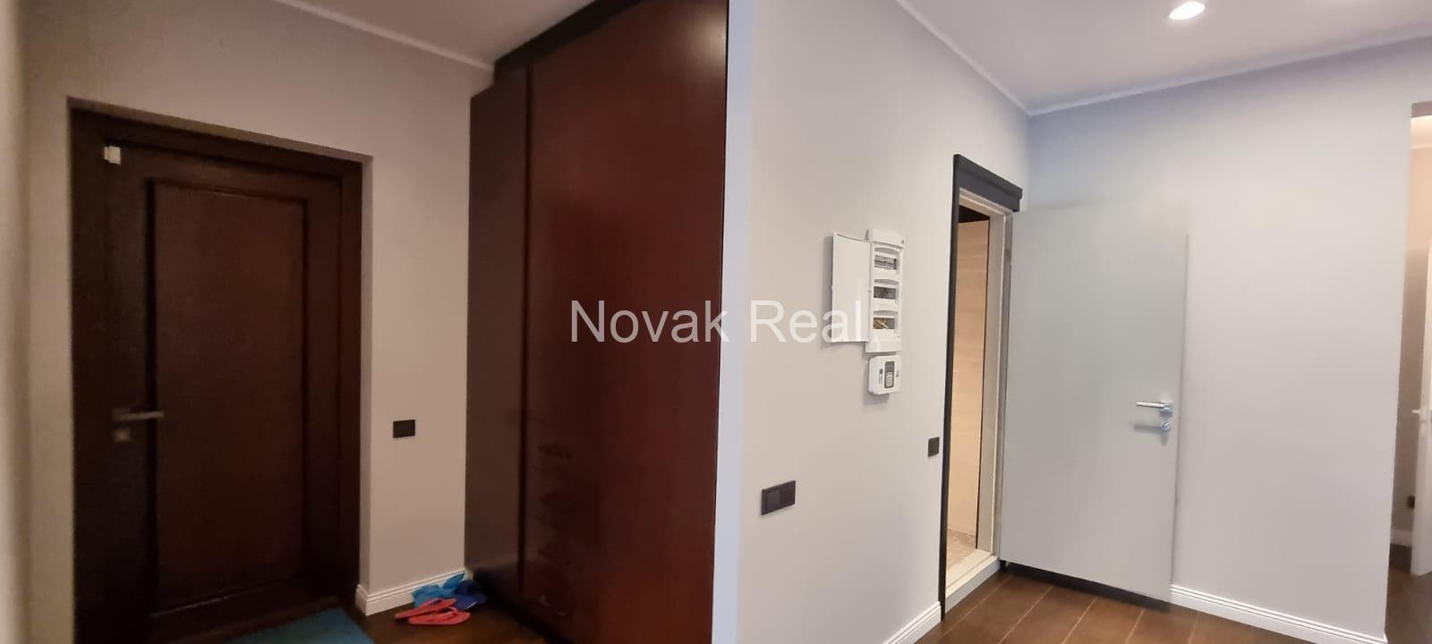 A cozy 4-room apartment with a lovely terrace overlooking a river is for rent