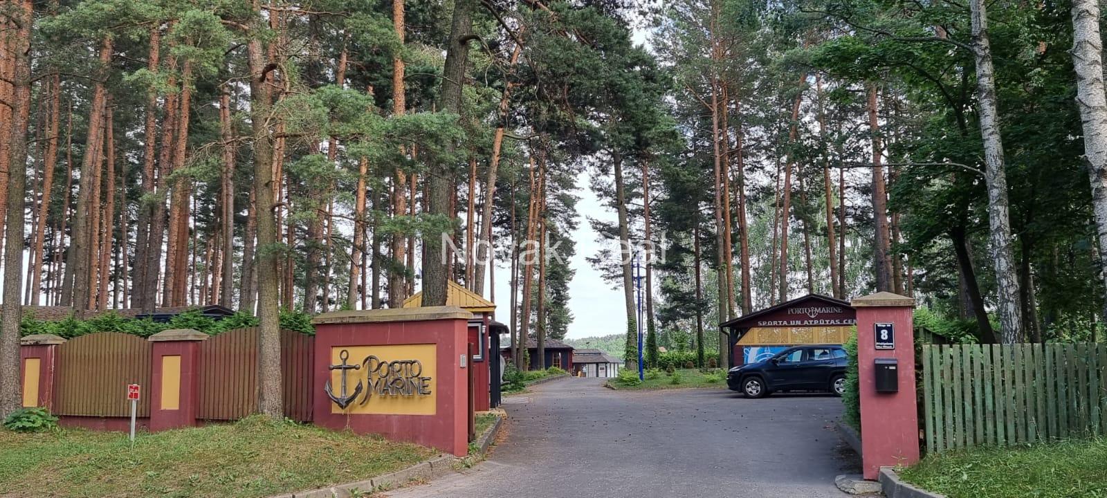 A cozy 4-room apartment with a lovely terrace overlooking a river is for rent