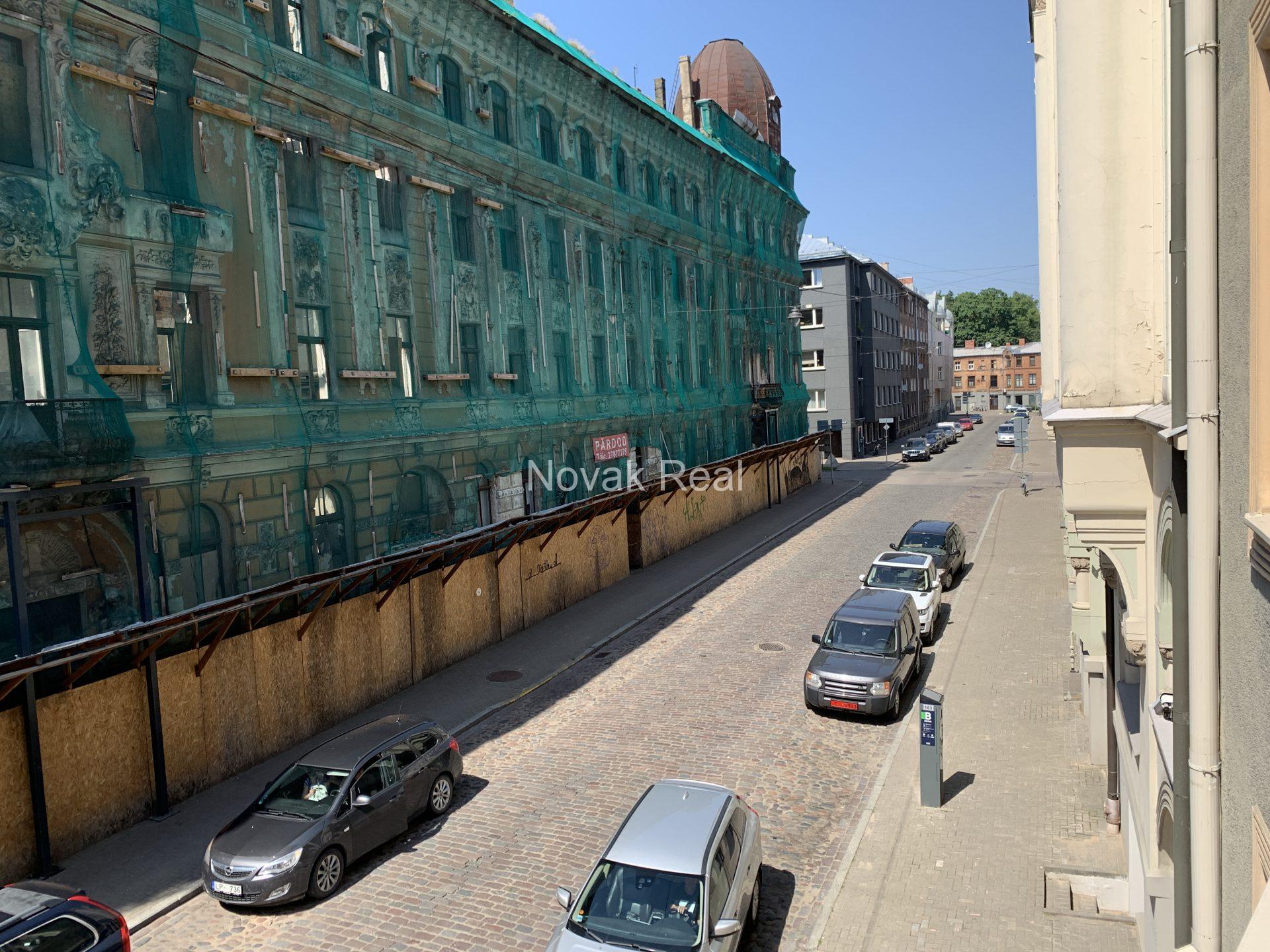Сдается просторная квартира в тихом центре