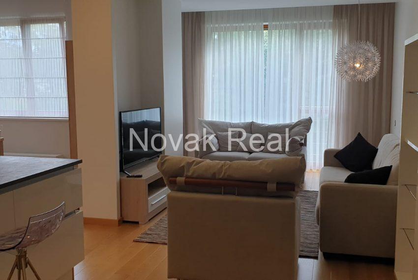 69DFA00D-0AB6-44B0-B3EA-41728A6D093B