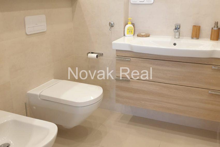 D4C9374C-CE10-419E-8D76-DCD305CC520D