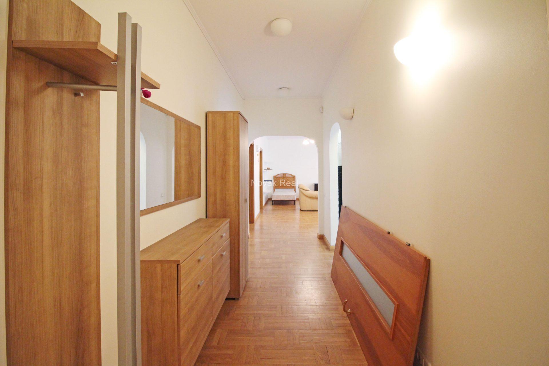 Flat for rent in a quiet city centre, on Vilandes Street N. 10-9.