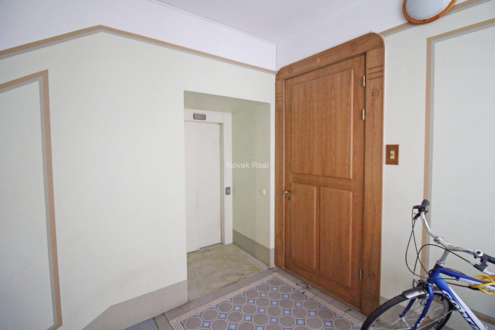 Flat for rent in a quiet city centre, on Vilandes Street N. 10-9.