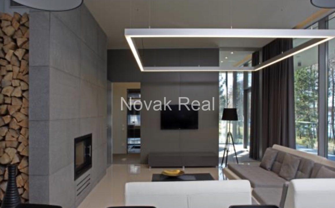 00794ABE-3F03-49AD-973D-2C8E5D82E702