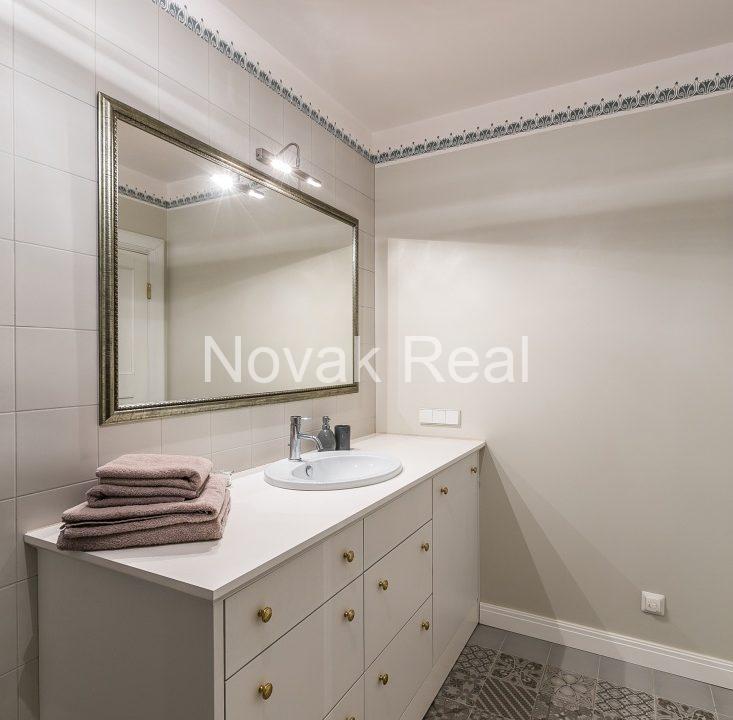 0B374F44-7234-42C8-AD2E-4851849D709E