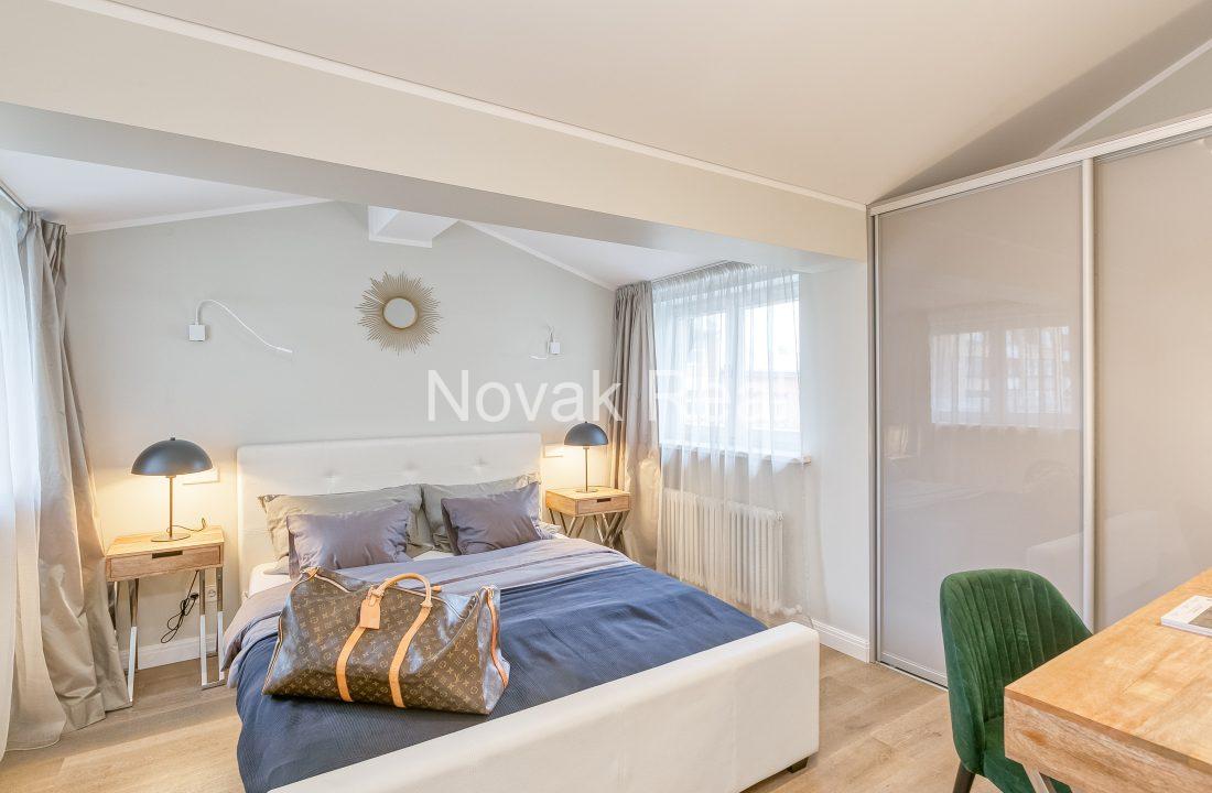 0F359DAC-476C-4820-9696-30A0632C62EC