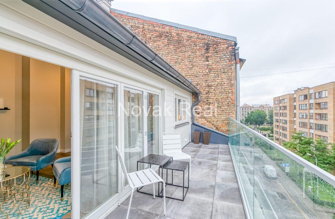 209B591C-6545-496F-96B2-CEB5A0C30212