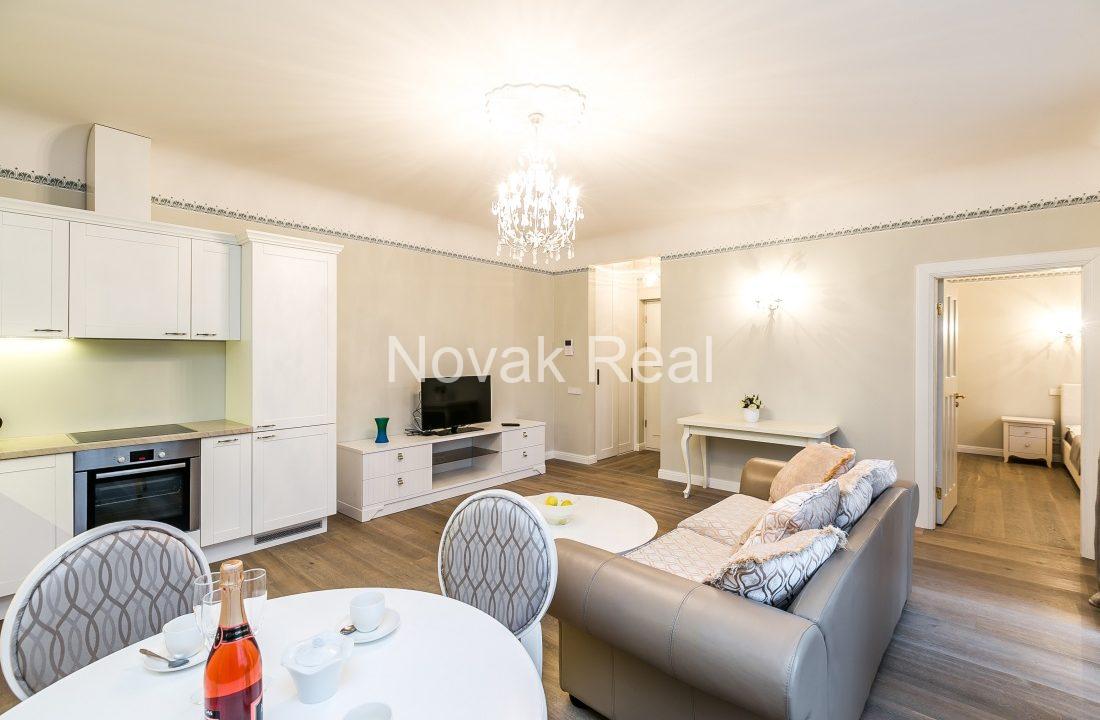 270FCCE0-4894-4813-8943-B79AEFB3C4C7