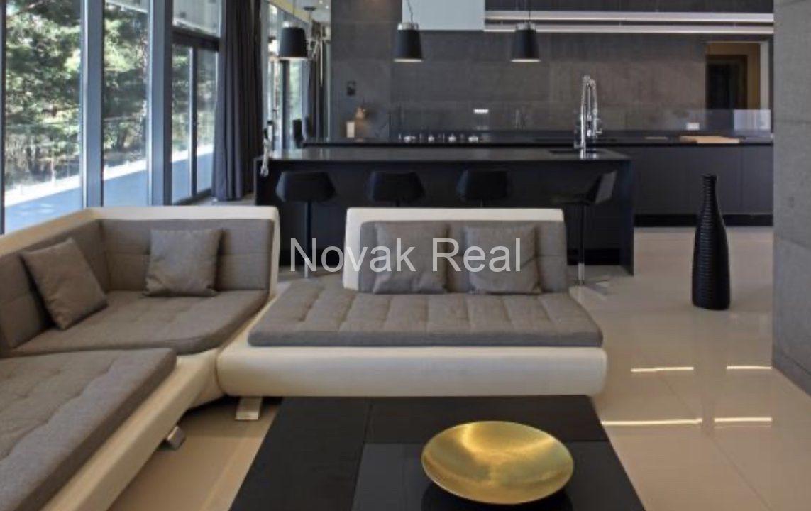 27799BDE-ACD5-410F-A5B4-6119710BAE6B