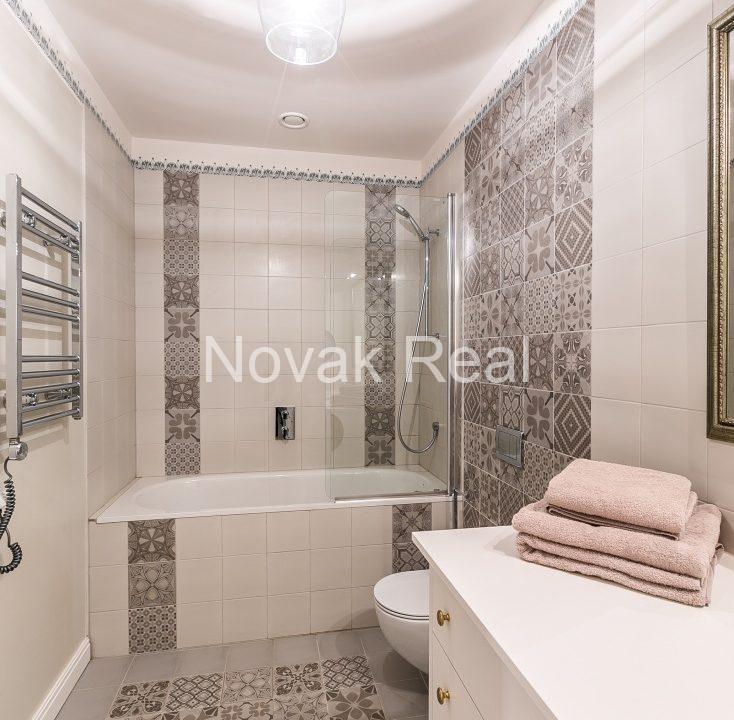 4E6C713A-2466-4A5B-99B1-E0E57F7C688A