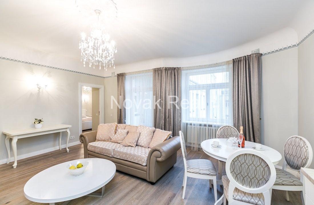 4F8C83C8-327D-4C07-852A-40B8A904102A