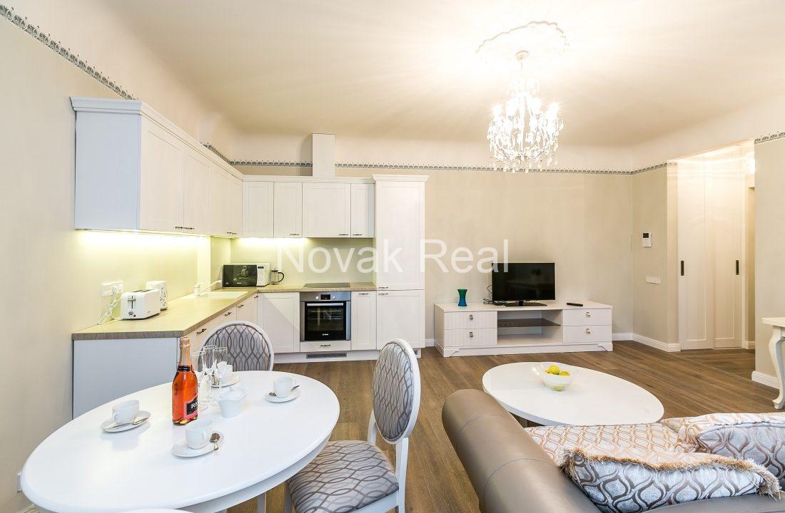 67FF1563-8244-4965-9098-7A04F47BBB37