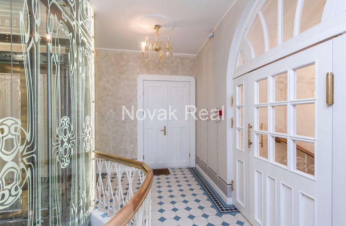 6EA2239D-4E1D-45CF-BBFA-CC87CE8F8A84