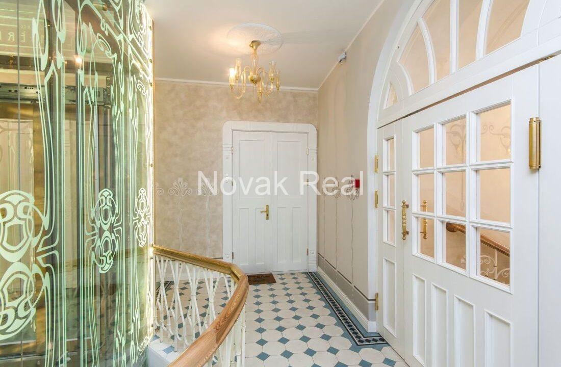 6F4486BF-AD7D-4072-9C03-5B07A006DFEF