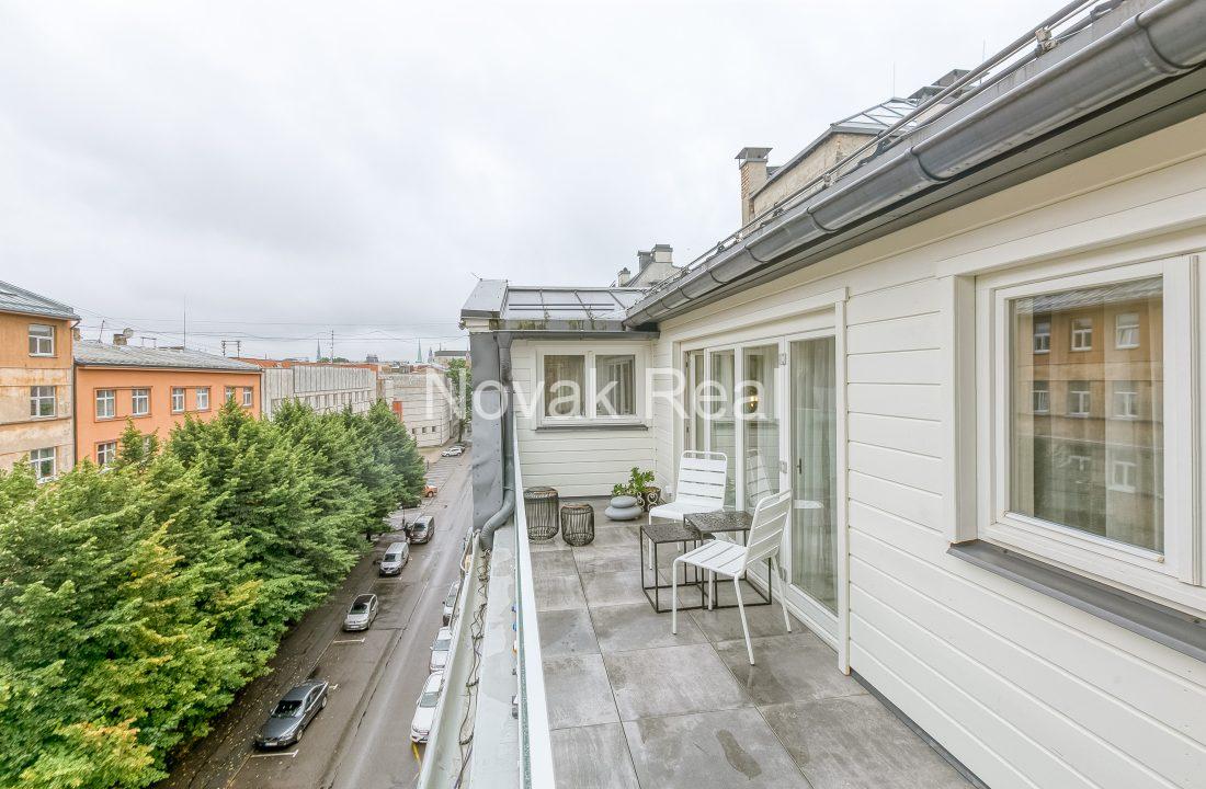 73F77D48-4088-4ADB-B62C-26CCF8C0F4FD