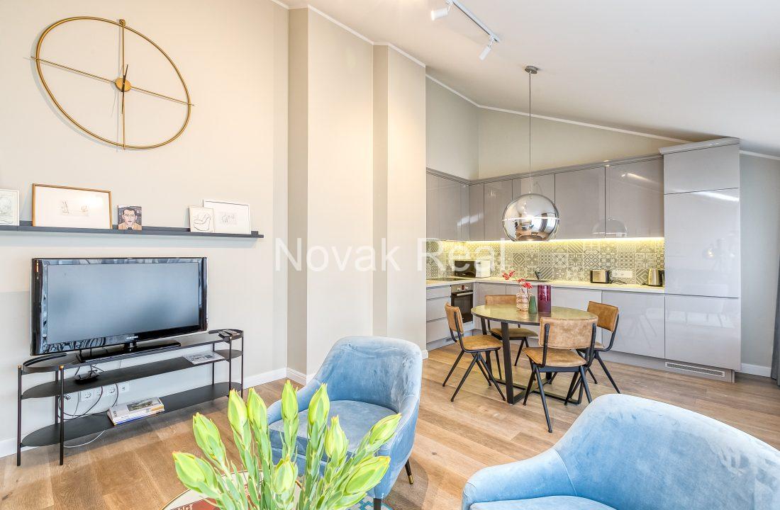 74F6CA18-FC10-4F17-B5FF-D138F85D11CA