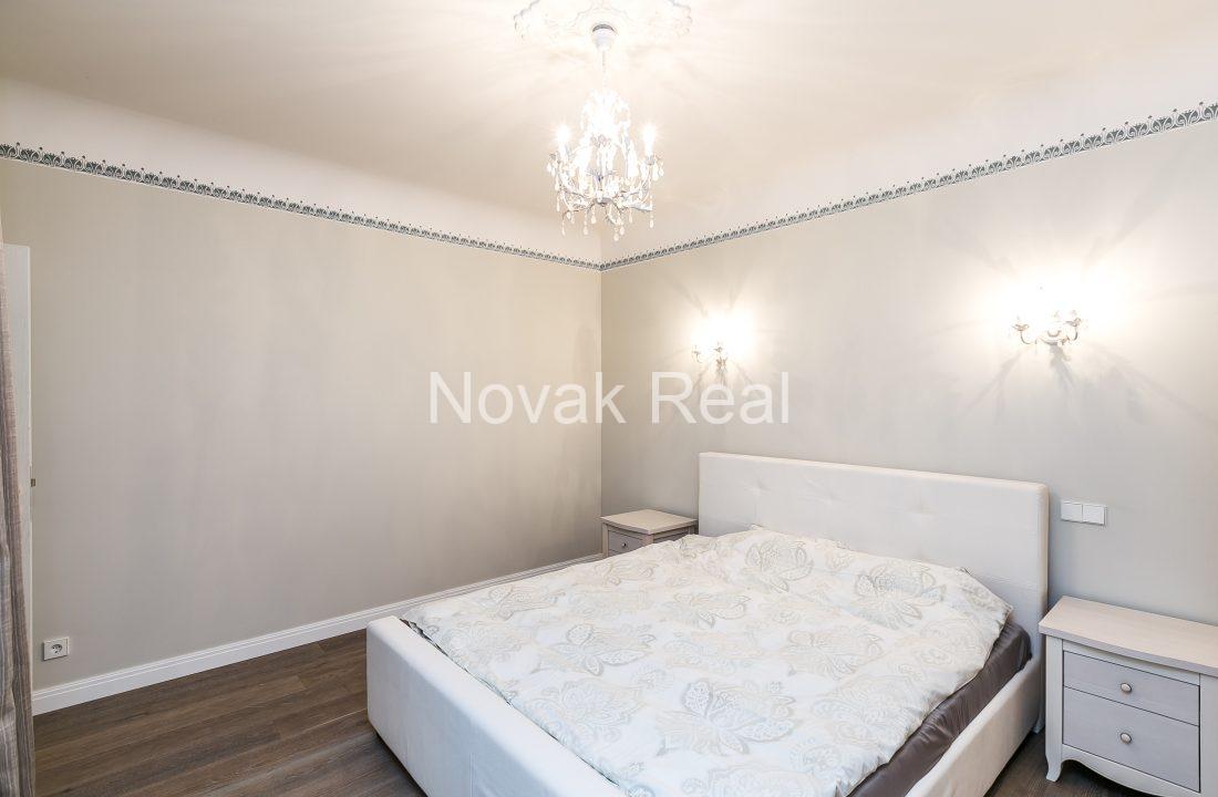 7CB369EF-5F17-4982-8175-C9FCE0AB3F63