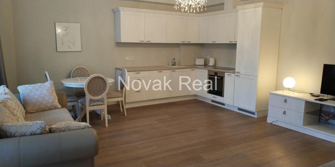 820F64D0-ED60-41C4-B951-B834B674651F