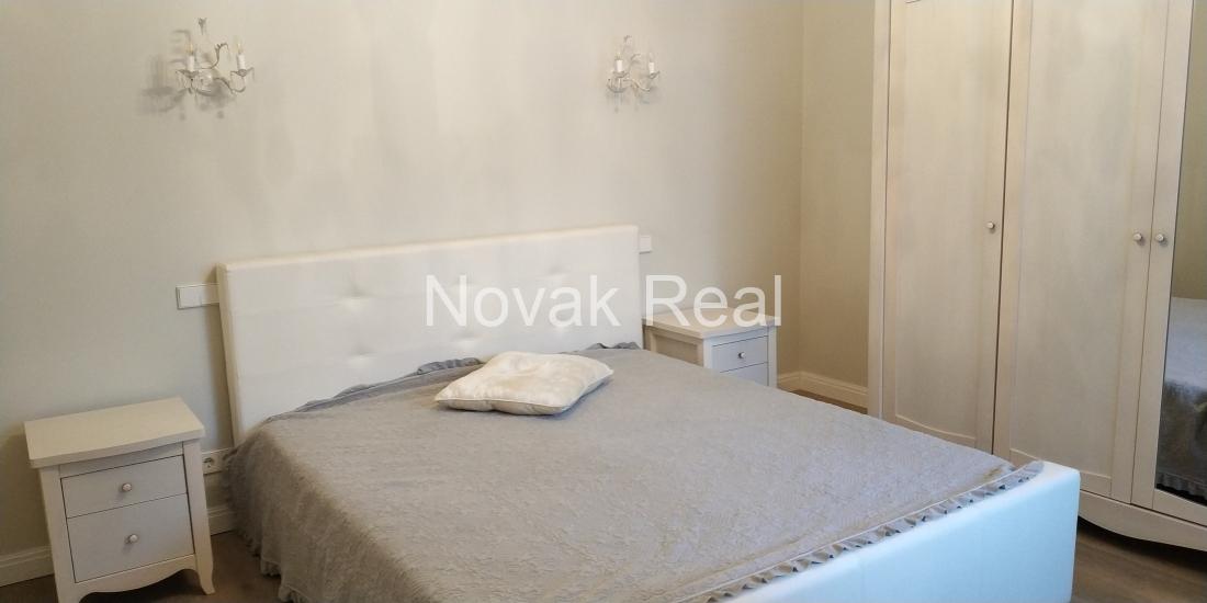 8F9321F0-8EB0-439D-B774-7BF467087450