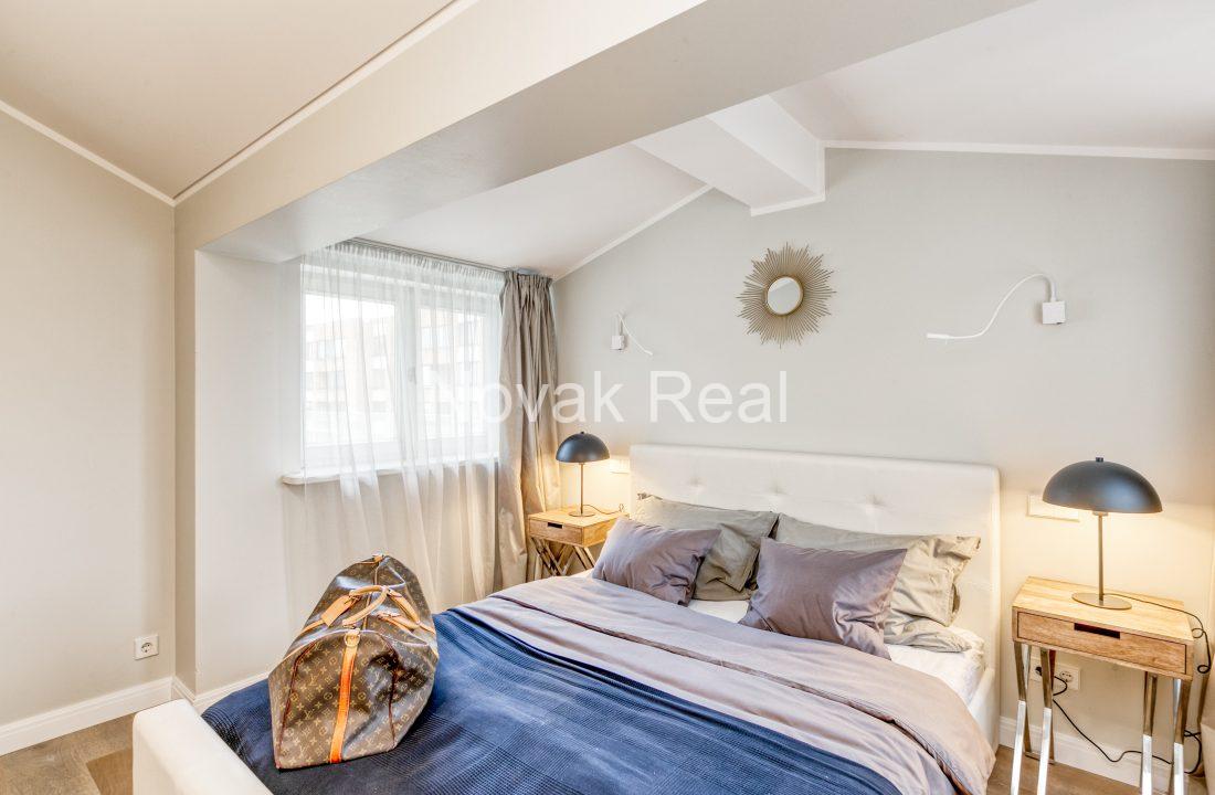 941B3294-BDB0-4286-9D8A-9956F6E21D11