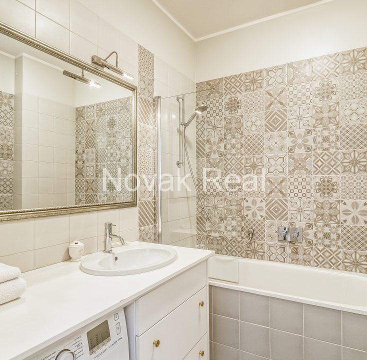 A2D47626-9395-417B-8F35-092C0593C04C