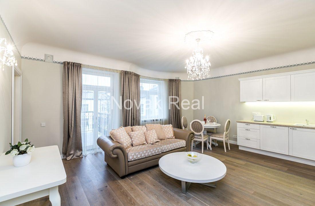 A61DF621-DAE6-45A8-8569-5CE841336791