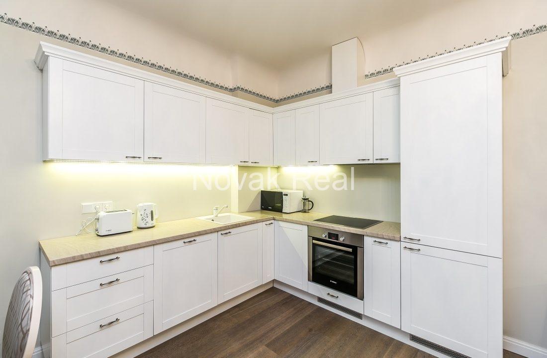 B3E84B5A-C5A4-4452-B718-D8B6A1D9EA50