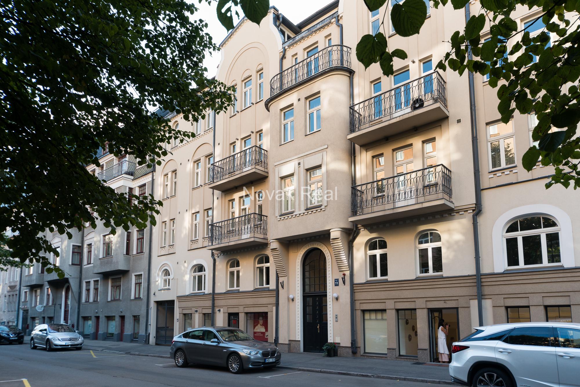 Apartment for rent in a quiet city centre, in a renovated Art Nouveau building