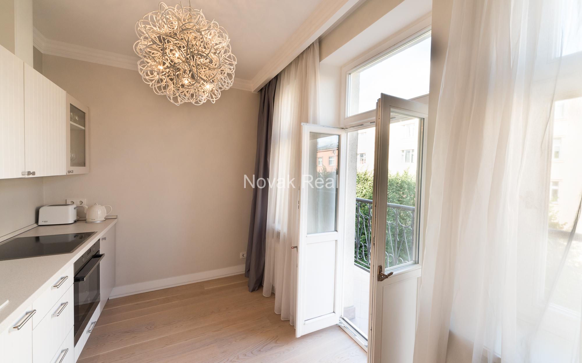 Apartment for rent in a quiet city centre, in a renovated Art Nouveau building