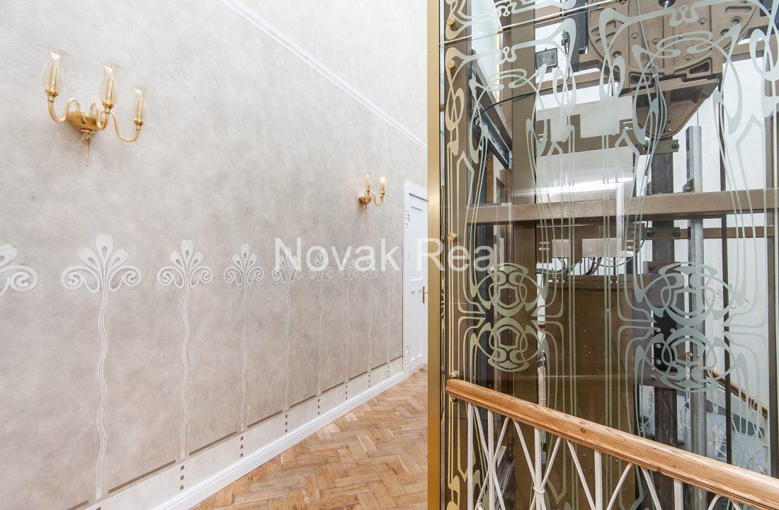 F2259CC8-9642-44FD-BB7B-C3B0B3341252