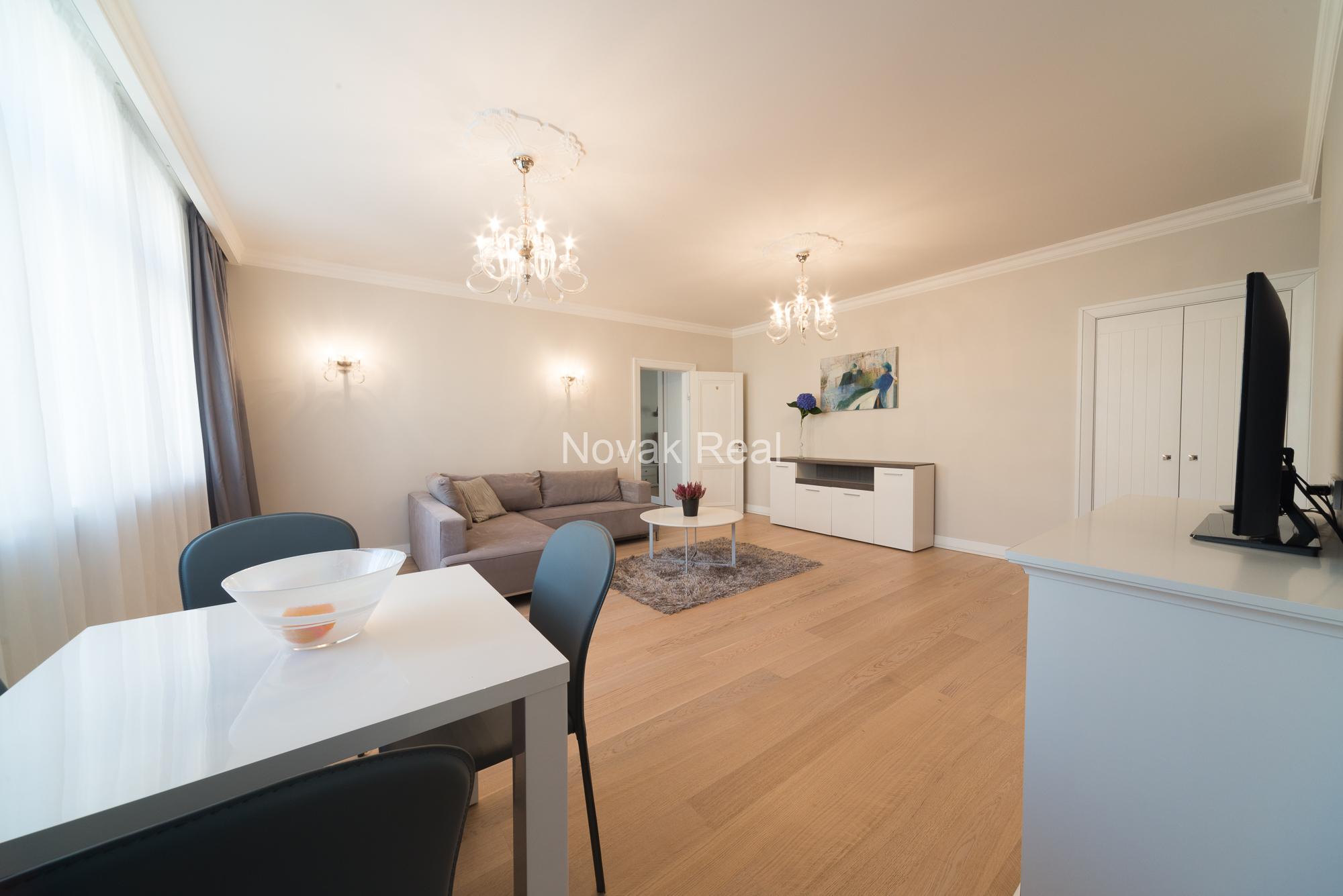 Apartment for rent in a quiet city centre, in a renovated Art Nouveau building