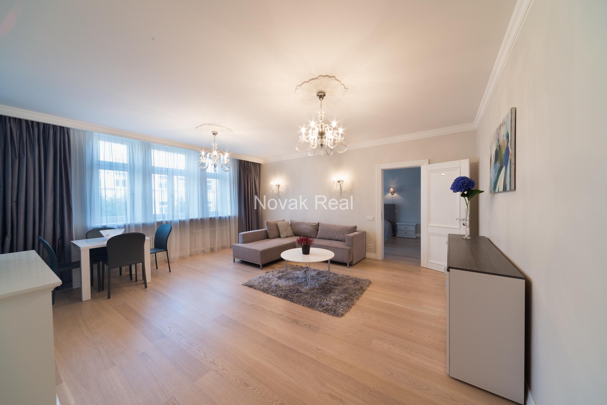 Apartment for rent in a quiet city centre, in a renovated Art Nouveau building