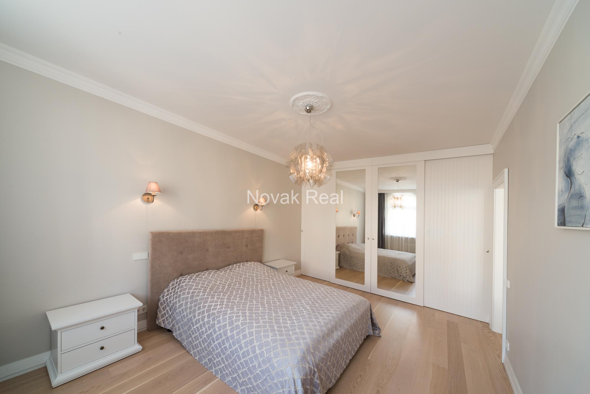 Apartment for rent in a quiet city centre, in a renovated Art Nouveau building