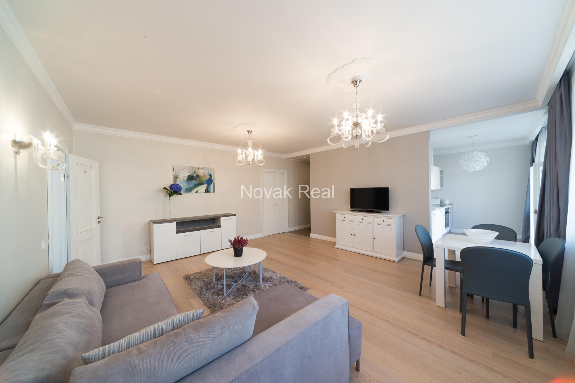 Apartment for rent in a quiet city centre, in a renovated Art Nouveau building